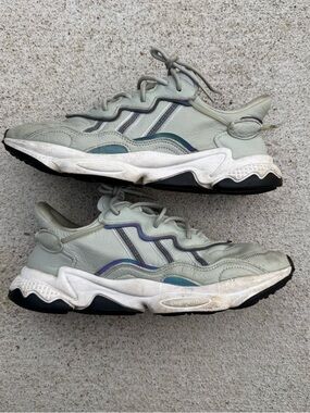 adidas Ozweego Trace Cargo
Ash Silver EE7005